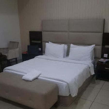 Room In Lodge - Full Moon Hotel Owerri Exteriér fotografie